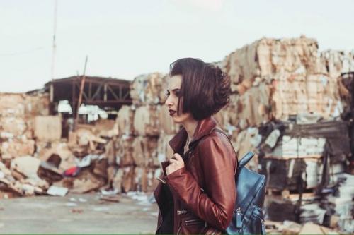 Каждая женщина - бунтарь по натуре, причем бунтует она исключительно против себя самой. 05