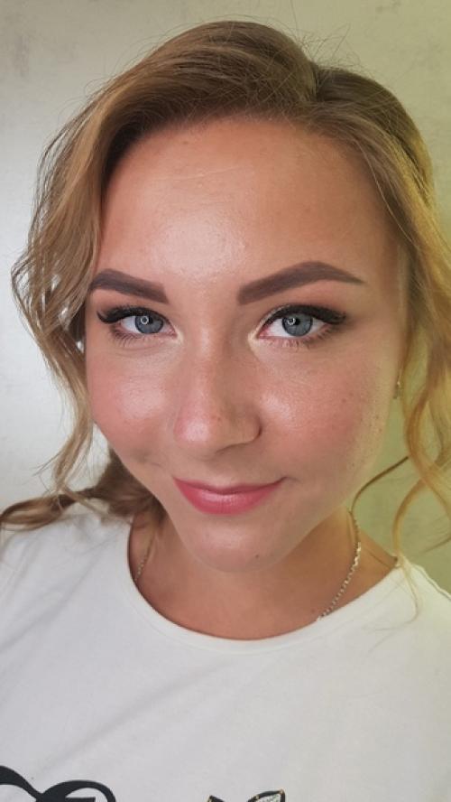 Делюсь процессом создания воздушной причёски и вечерним макияжем для Иришки. 05