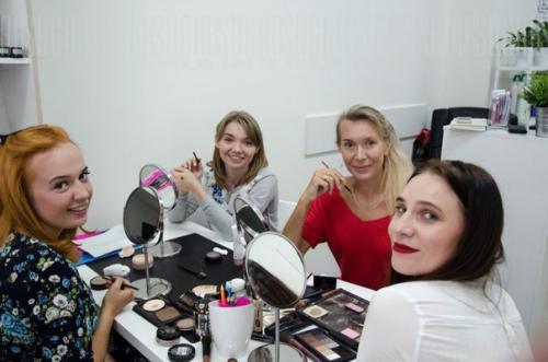 Ведется новый набор на курс Визажист - Стилист от студии макияжа и прически Sugar. 05