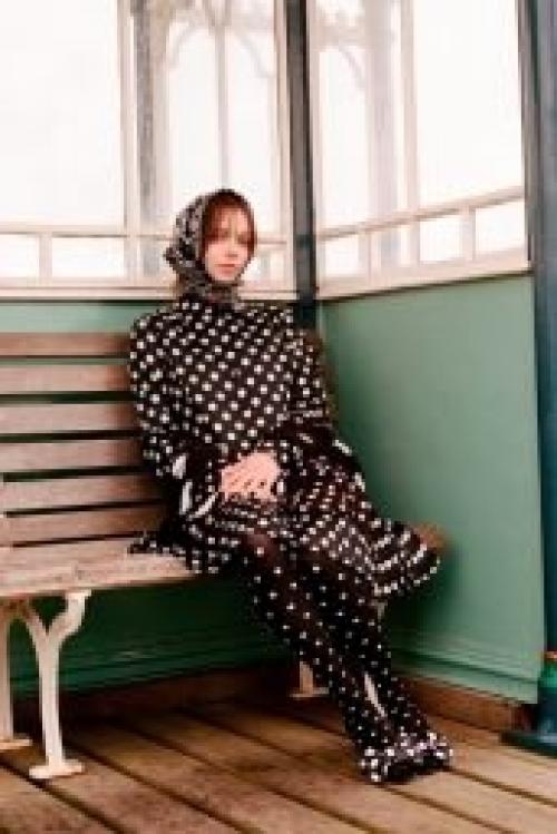 Звездочка - Эмма майерс дебютирует в роли приморской модницы в Seventeen в августе 2025 года. 06 Звездочка - Эмма майерс дебютирует в роли приморской модницы в Seventeen в августе 2025 года. 06