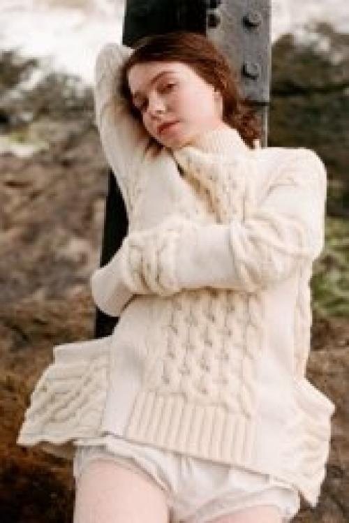 Звездочка - Эмма майерс дебютирует в роли приморской модницы в Seventeen в августе 2025 года. 07 Звездочка - Эмма майерс дебютирует в роли приморской модницы в Seventeen в августе 2025 года. 07