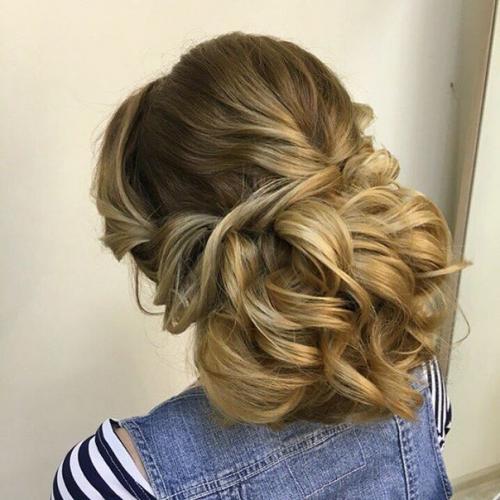 Дорогие девушки!  На 5 и 6 августа есть свободные окошки на прическу, макияж и художественное оформление бровей. 07