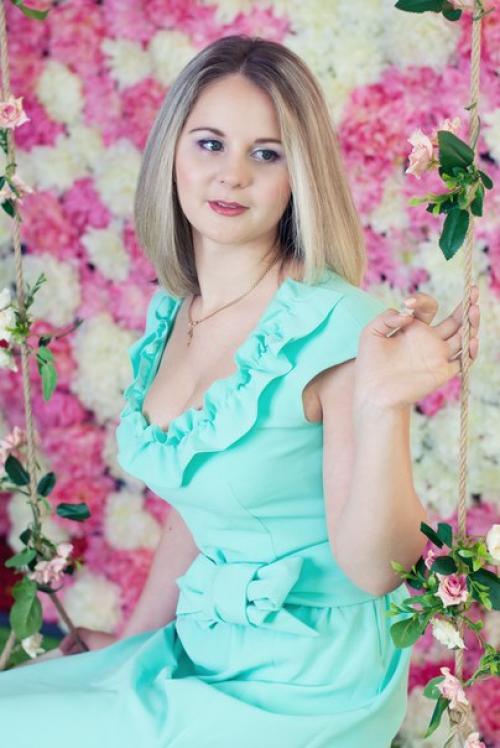 Крамская Юлия - профессиональный визажист, стилист по волосам, бровист. 02