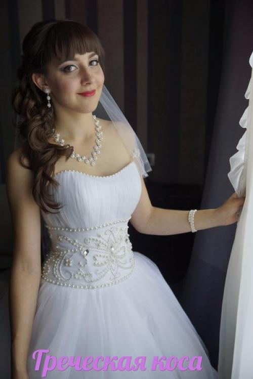 Все больше свадебных стилистов говорят о том, что низкий пучок сдает позиции и все более популярным становится высокий пучок! 01