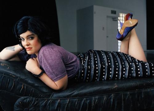 Мы видели её блондинкой, брюнеткой, с фиолетовыми и седыми волосами. 01 Мы видели её блондинкой, брюнеткой, с фиолетовыми и седыми волосами. 01