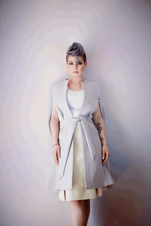 Мы видели её блондинкой, брюнеткой, с фиолетовыми и седыми волосами. 05 Мы видели её блондинкой, брюнеткой, с фиолетовыми и седыми волосами. 05