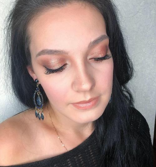 Любое торжество тщательной подготовки и особого настроения требует. 02