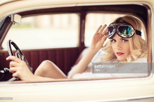 Ищу модель на стильную сьемку в стиле 30 х - 40 х. фотосьемка на ретро автомобиле. 01