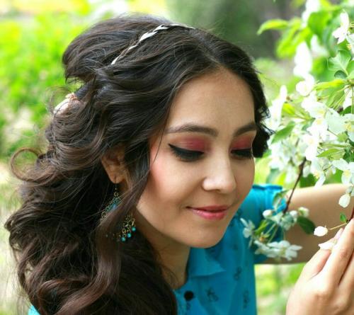 На завтра и послезавтра ещё есть свободное время для записи на макияж/ причёску/ с выездом к вам/ по доступным ценам? 05