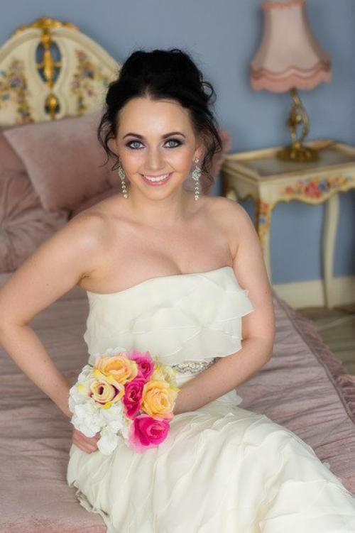 Добрый день? Я профессиональный визажист и стилист по прическам, квалифицированный свадебный стилист. 01 Добрый день? Я профессиональный визажист и стилист по прическам, квалифицированный свадебный стилист. 01