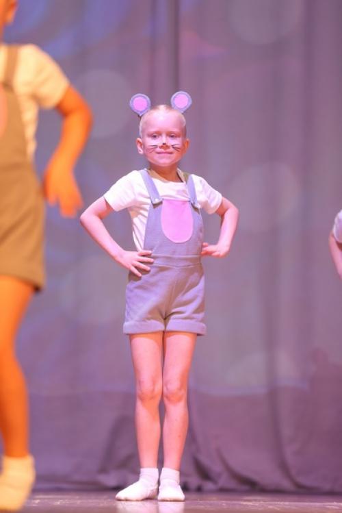 Когда дети выходят на сцену, они становятся артистами. 03 Когда дети выходят на сцену, они становятся артистами. 03