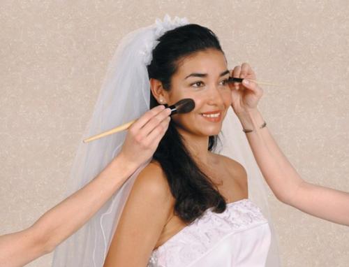Как сохранить макияж и прическу в день свадьбы! 03