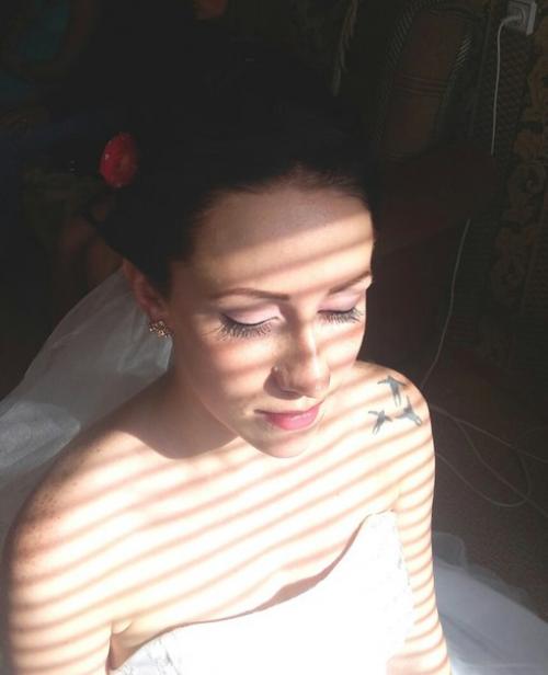 Макияж глаз, модная причёска, блеск губ и бархатная кожа - каждая мелоч создает неповторимый образ невесты. 02