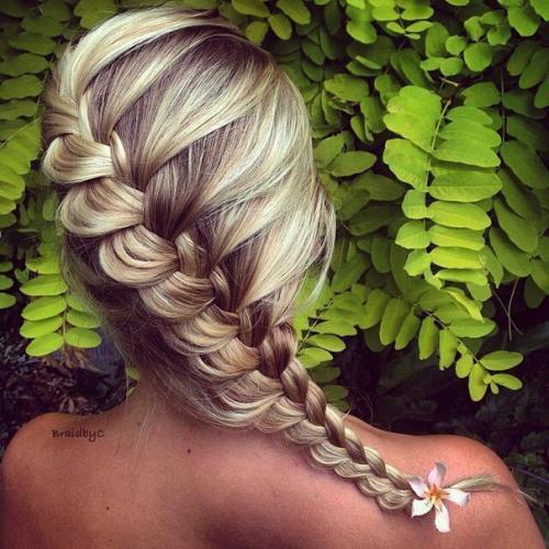 Стрижки, свадебные - вечерние причёски, разные виды окрашивания волос: омбре, мелирование, колорирование, окрашивания волос тон в тон, тонирование. 06