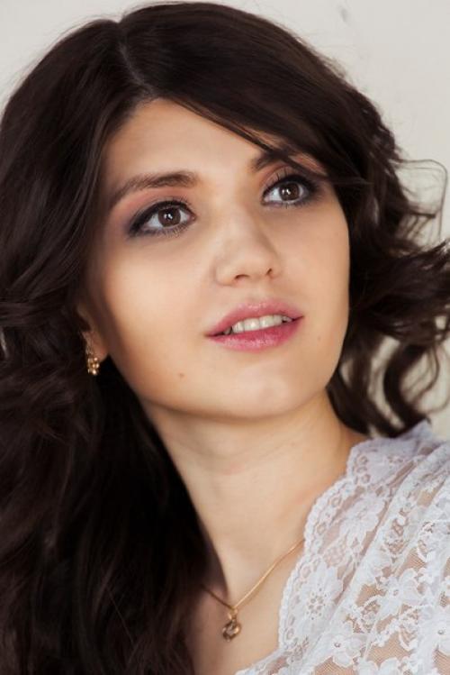 Добрый день? Я профессиональный визажист и стилист по прическам, квалифицированный свадебный стилист. 03 Добрый день? Я профессиональный визажист и стилист по прическам, квалифицированный свадебный стилист. 03