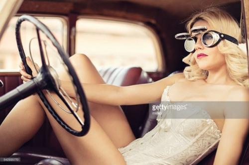 Ищу модель на стильную сьемку в стиле 30 х - 40 х. фотосьемка на ретро автомобиле. 02