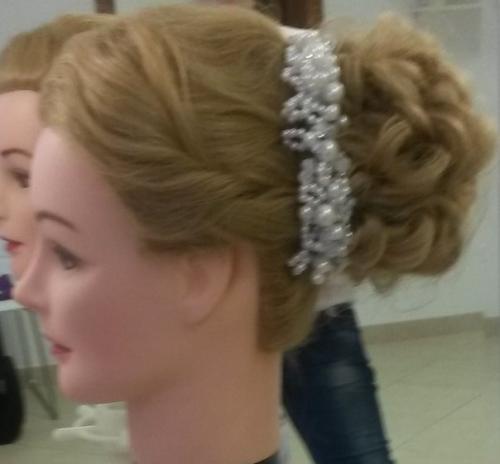 * Свадебная прическа и макияж * - это самое главное в образе невесты, поэтому очень важно, чтобы они дополняли друг друга. 04