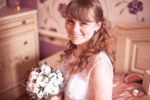 Могу: подстричь, создать любой образ: на фотосессию, вечерний и даже свадебный, макияж, прическа, афрокосы, косы с канекалоном. 07