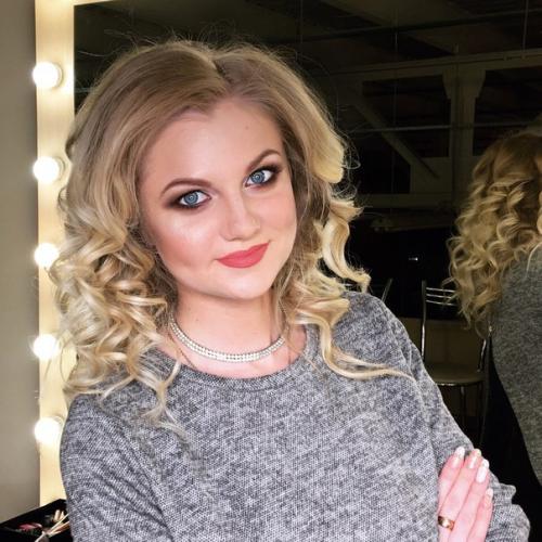 Предлагаю услуги визажиста - стилиста, выполняю все виды профессионального макияжа, свадебные и вечерние причёски. 03