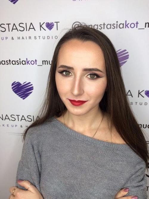 Модели на макияж нужны. 01