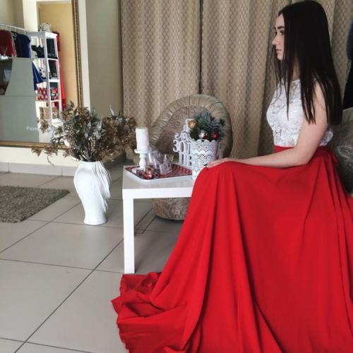 Наверное уже многие выпускницы начали искать себе подходящее платье? 02 Наверное уже многие выпускницы начали искать себе подходящее платье? 02