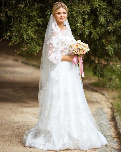 Мы считаем, что свадьба - это самое значимое торжество в жизни каждой девушки. 06