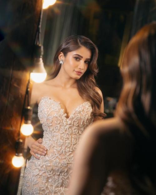 Образ Раши для премьеры фильма Azaad. 01