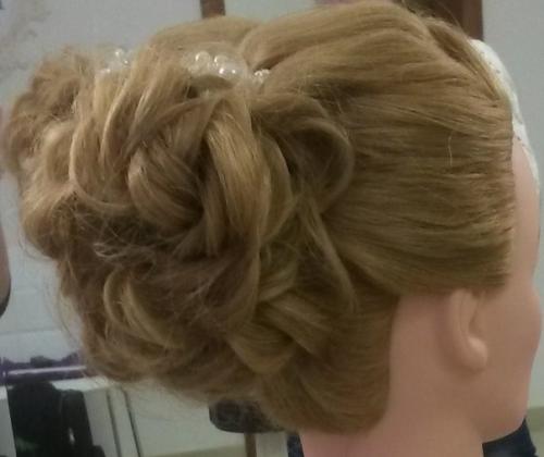 * Свадебная прическа и макияж * - это самое главное в образе невесты, поэтому очень важно, чтобы они дополняли друг друга. 05