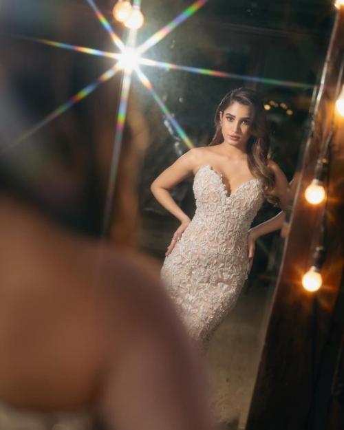 Образ Раши для премьеры фильма Azaad. 05