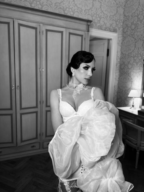 Иногда мне кажется, что я проклята. 01