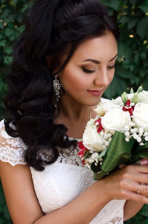 Милые девушки!  Предоставляю услуги профессионального визажиста, стилист по прическам, бровист! 01