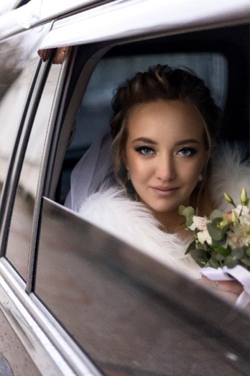 Любые виды макияжа (Nude, вечерний, свадебный, на фотосессию), локоны, прически на основе локонов. 02