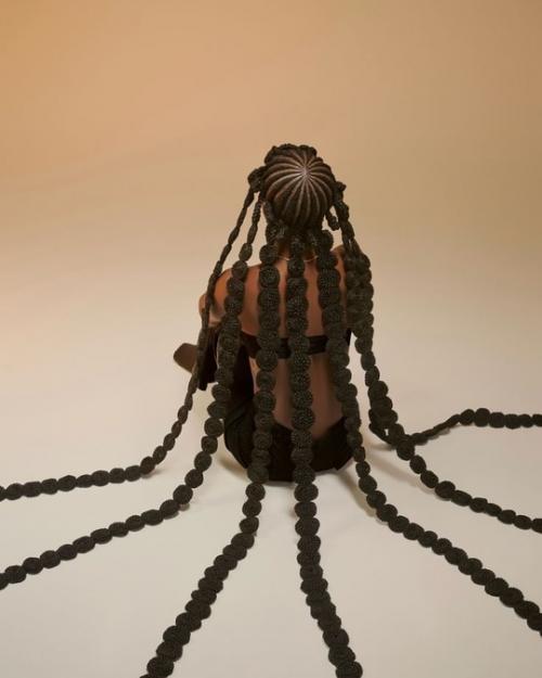 6. Castlecore - вдохновение готикой в моде и аксессуарах, средневековыми замками в декоре и дизайне. 06