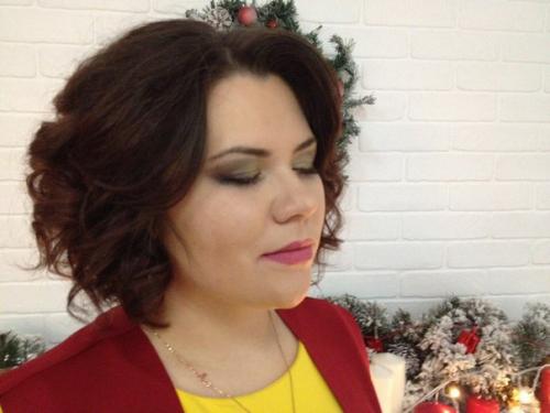 Могу: подстричь, создать любой образ: на фотосессию, вечерний и даже свадебный, макияж, прическа, афрокосы, косы с канекалоном. 09