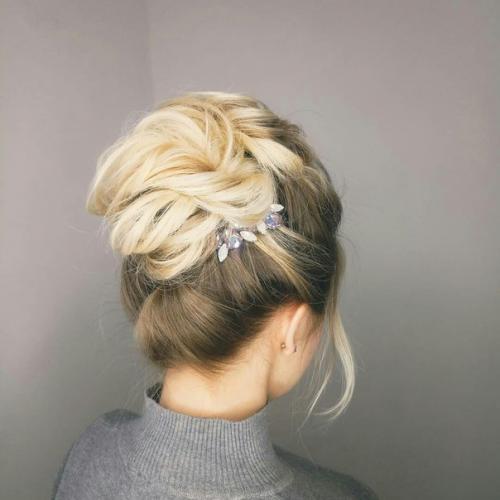 Вариант свадебной прически - или обыкновенный средний пучок? 01