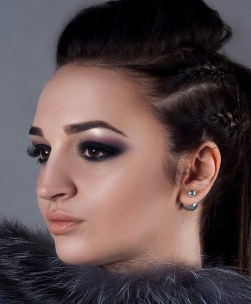 Милые девушки!  Предоставляю услуги профессионального визажиста, стилист по прическам, бровист! 02