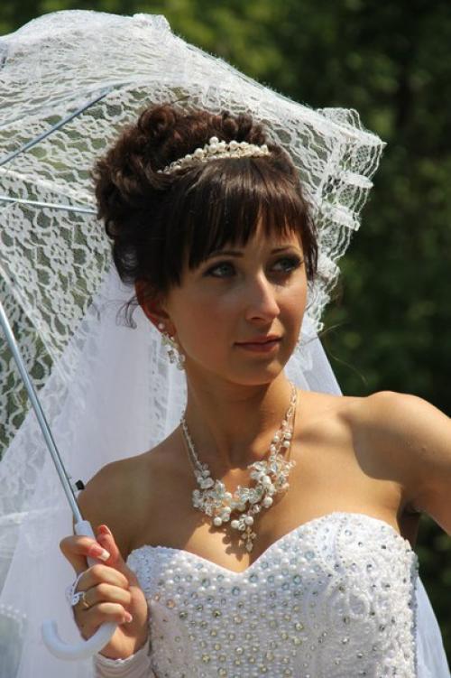 Могу: подстричь, создать любой образ: на фотосессию, вечерний и даже свадебный, макияж, прическа, афрокосы, косы с канекалоном. 08