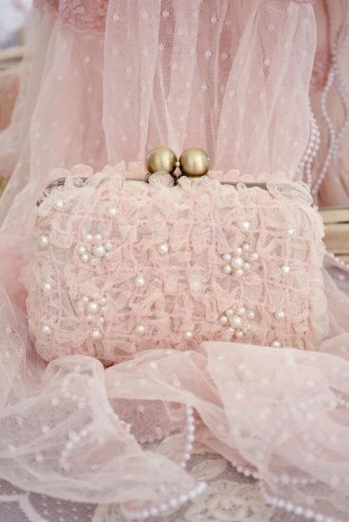 На первый взгляд кажется, что современные тенденции моды абсолютно не заботятся о том, чтобы мы выглядели более женственно, ? 05 На первый взгляд кажется, что современные тенденции моды абсолютно не заботятся о том, чтобы мы выглядели более женственно, ? 05