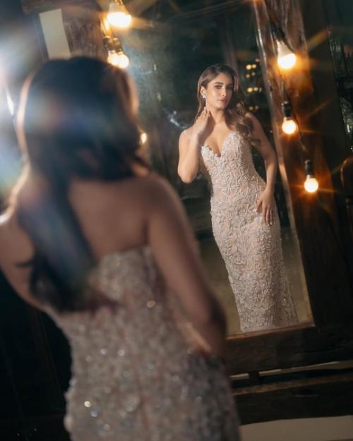 Образ Раши для премьеры фильма Azaad. 07