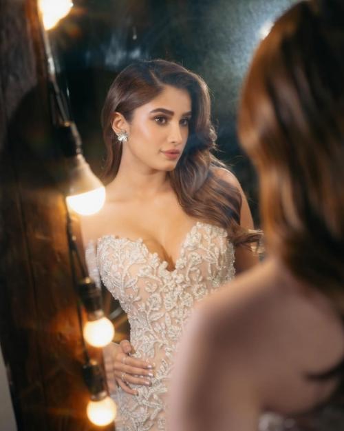 Образ Раши для премьеры фильма Azaad. 02