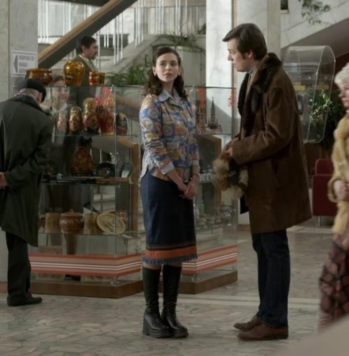 Элегантность и вульгарность выражаются в каждой детали образа. 02