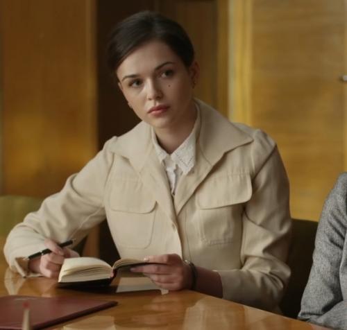 Элегантность и вульгарность выражаются в каждой детали образа. 06