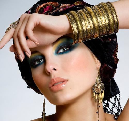 У каждой из нас порой случаются дни, когда хочется выглядеть великолепно, сногсшибательно, очаровательно, блистательно! 05