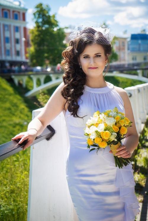 Здравствуйте, девчули!  Меня зовут Евгения, я дипломированный парикмахер и стилист по прическам. 02