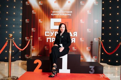 Суровый обладает своеобразным феноменом - он давно уже превратился в диджитальный мет Гала. 03