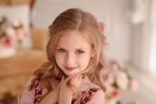 Внимание!  Только в том случае, если вам требуется сделать оригинальный подарок, то идеальным решением будет подарочный сертификат на фотосессию. 02