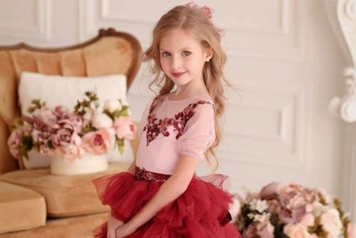 Внимание!  Только в том случае, если вам требуется сделать оригинальный подарок, то идеальным решением будет подарочный сертификат на фотосессию. 03