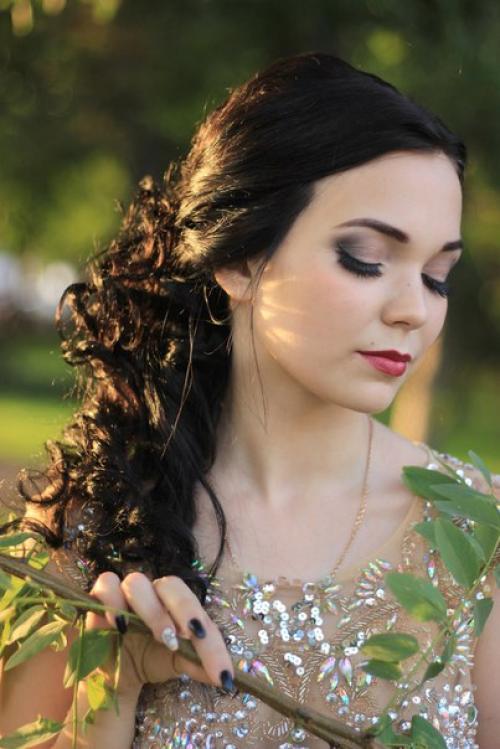 Требуется модель на вечернюю прическу и макияж 18 ноября в 11-12 часов для пополнения портфолио. 03