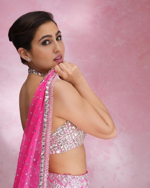 Сара али кхан в наряде Manish Malhotra для его вечеринки. 08