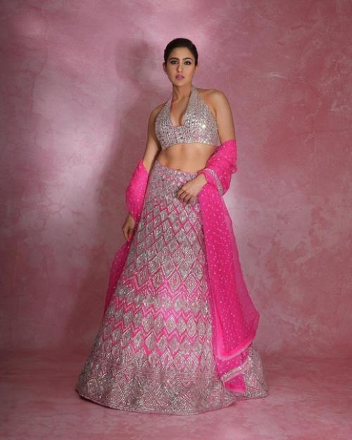 Сара али кхан в наряде Manish Malhotra для его вечеринки. 07